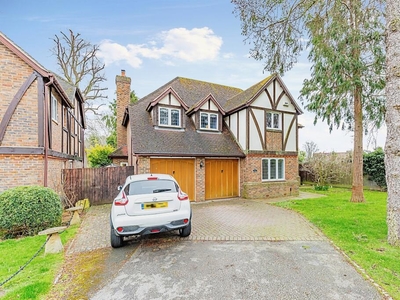 5 bedroom detached house for sale in Park Avenue, NEWPORT PAGNELL, MK16