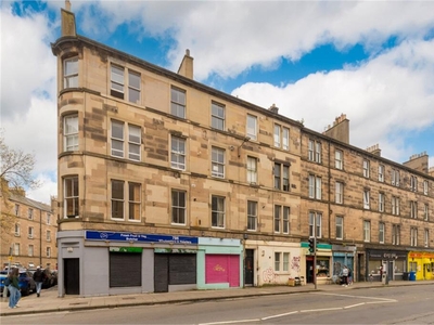 2 bed first floor flat for sale in Lauriston
