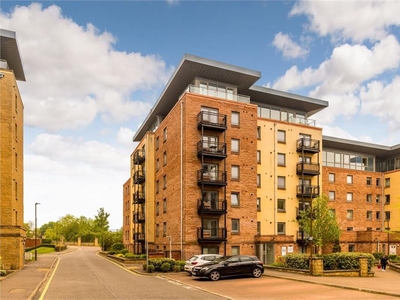 2 bed fourth floor flat for sale in Slateford