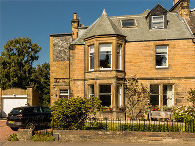 3 bed first floor flat for sale in Morningside