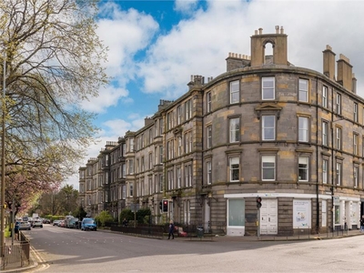 3 bed second floor flat for sale in Leith Links