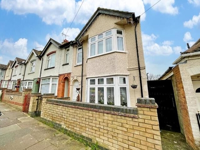 3 Bedroom End Of Terrace House For Sale In Luton, Bedfordshire