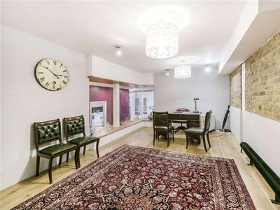 4 bed flat for sale in Gowers Walk,
E1, London