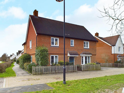 4 Bedroom Detached House For Sale In Broadbridge Heath, West Sussex