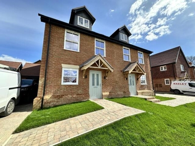 4 Bedroom Semi-detached House For Rent In Bexhill-on-sea, East Sussex
