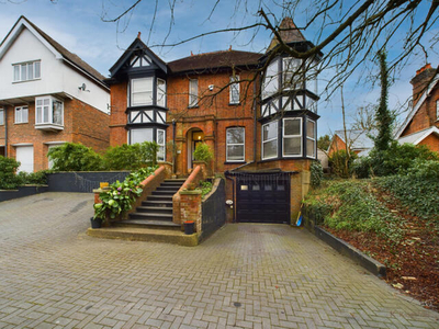 5 Bedroom Detached House For Sale In High Wycombe