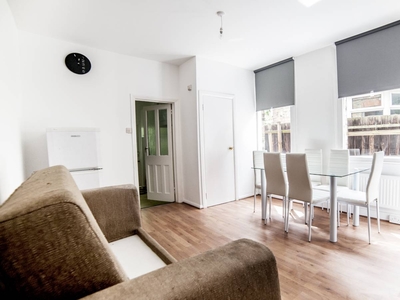Big room with heating in 7-bedroom flat, Wood Green