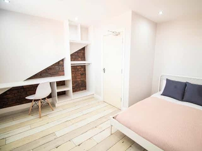 Room in a 8 Bedroom Apartment, 425A Smithdown Road, Liverpool L15 3JL