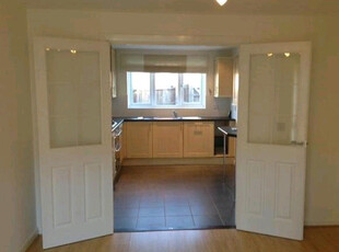 4 Bedroom Town House For Rent In Coventry, West Midlands