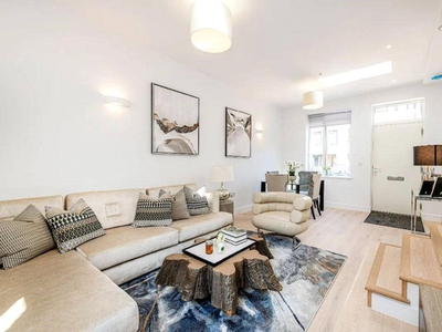 Mews house to rent in Benjamin House, Cecil Grove, St Johns Wood NW8