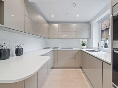 Mews house to rent in Cecil Grove, St John's Wood NW8