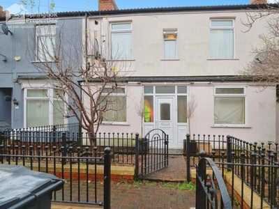 2 Bedroom End Of Terrace House For Sale In Albemarle Street, Hull