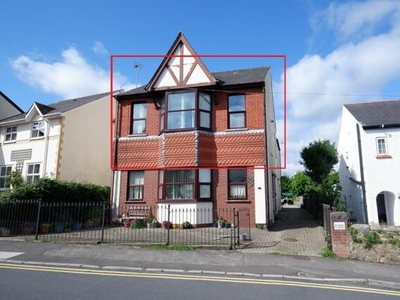 2 Bedroom Flat For Sale In 9 Elm Grove Road, Dinas Powys