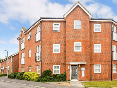 2 Bedroom Flat For Sale In Peacehaven, East Sussex