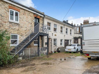 2 Bedroom Mews Property For Sale In Finsbury Park, London