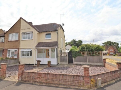 3 Bedroom Semi-detached House For Sale In Walton-on-thames, Surrey