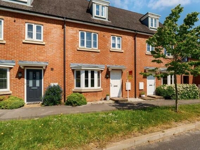 4 Bedroom Town House For Sale In Berkshire