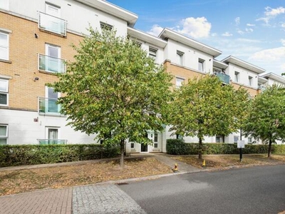 2 Bedroom Flat For Sale In Leatherhead, Surrey