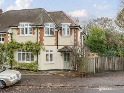 3 bedroom property for sale in Lower Green Road, ESHER, KT10