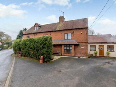 4 Bedroom Semi-detached House For Sale In Redditch, Worcestershire