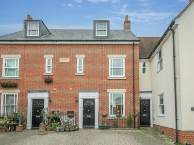 4 Bedroom Town House For Sale In Wivenhoe, Colchester