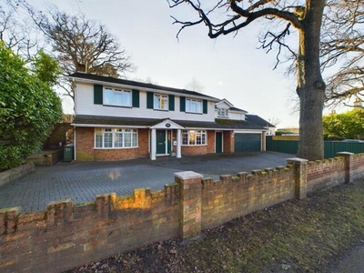 5 Bedroom Detached House For Sale In Crowthorne, Berkshire