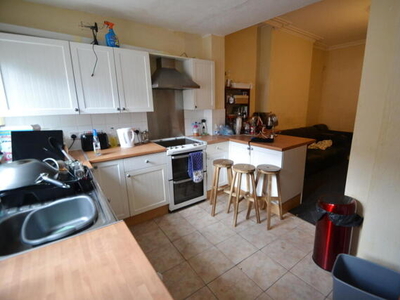 6 Bedroom Semi-detached House For Rent In West Bridgford