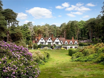 8 bedroom property for sale in Chertsey Road, Windlesham, GU20