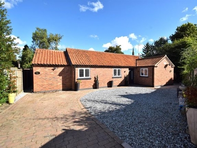 Bungalow for sale in Halloughton Road, Southwell, Nottinghamshire NG25