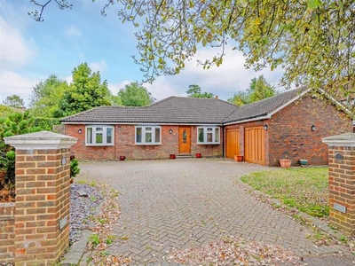 Detached bungalow for sale in Beacon Way, Banstead SM7