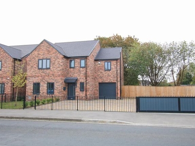 Detached house for sale in Top Road, Barnby Dun, Doncaster DN3