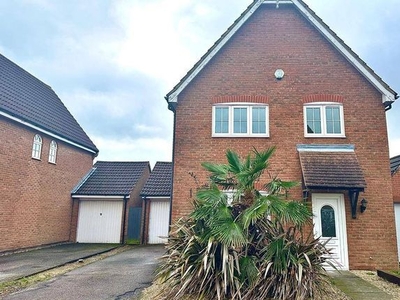 Detached house to rent in Redwood Drive, Basildon SS15