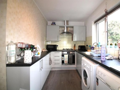 Detached house to rent in Rosebery Avenue, West Bridgford, Nottingham NG2