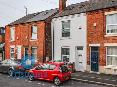 End terrace house to rent in City Road, Dunkirk, Nottingham NG7