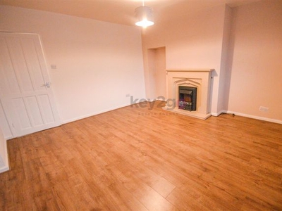 End terrace house to rent in City Road, Manor S2