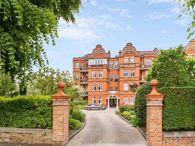 Flat for sale in Bedford Park Mansions, London W4