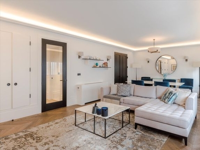 Flat for sale in Curzon Square, Mayfair, London W1J