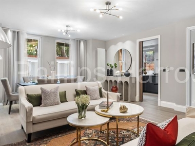Flat for sale in Fitzjohn's Avenue, Hampstead NW3