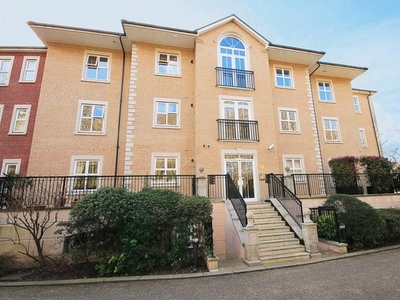 Flat for sale in Flat 21 The Manor Regents Drive, Woodford Green, Essex IG8