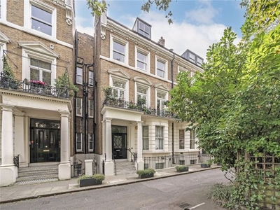 Flat for sale in Holland Park Avenue, London W11