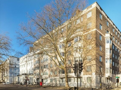 Flat for sale in Hyde Park Place, London W2