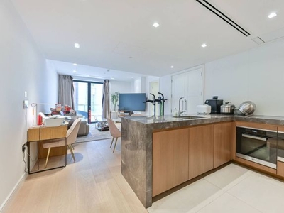 Flat for sale in Lincoln Square, Holborn, London WC2A