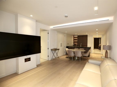 Flat for sale in Lincoln Square, Strand WC2A