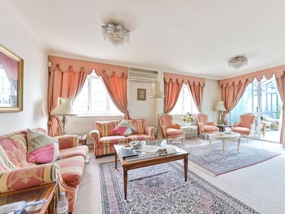 Flat for sale in Maitland Court, Hyde Park Estate, London W2