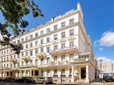 Flat for sale in Queens Gate Gardens, London SW7