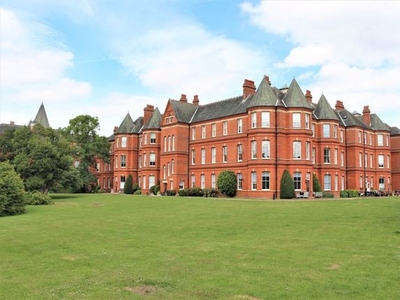 Flat for sale in Rosebury Square, Woodford Green IG8