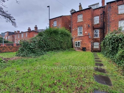 Flat to rent in Cardigan Road, Headingley, Leeds LS6