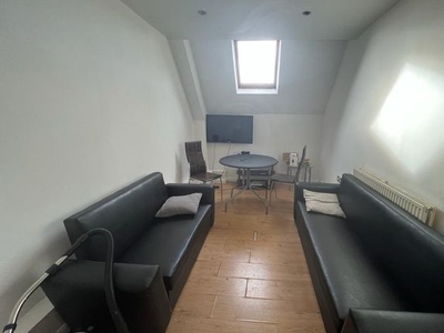 Flat to rent in Clarendon Road, Leeds LS2