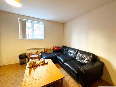 Flat to rent in Flat, Welford Road, Leicester LE2