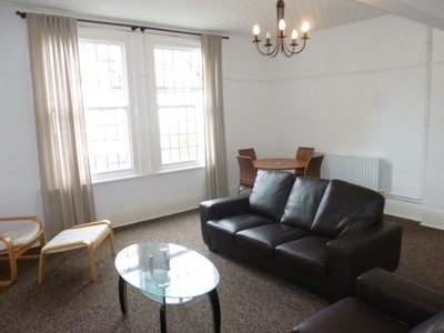 Flat to rent in High Road, Beeston NG9